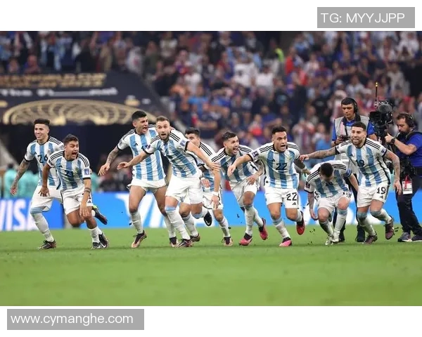 断眉球星的传奇人生与足球魅力探秘:从赛场到人气的全方位解读